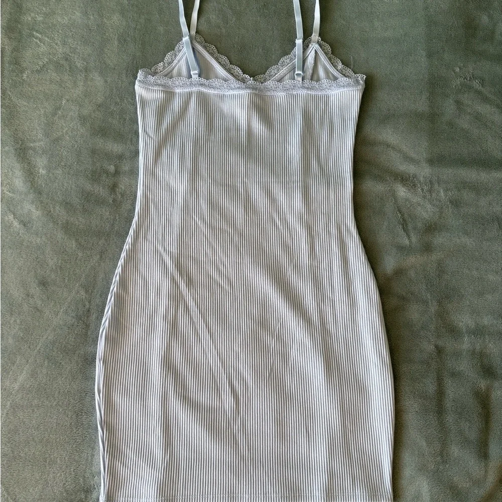 Divided Light Blue Lace-Accent Bodycon Dress - Picture 4 of 11